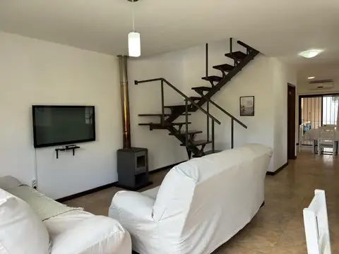 Casa en Alquiler Temporal con 1 cochera