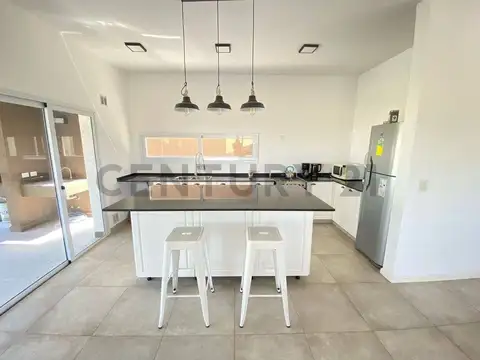 Venta Casa 4 amb Barrio Norte Tres Pinos — Financia