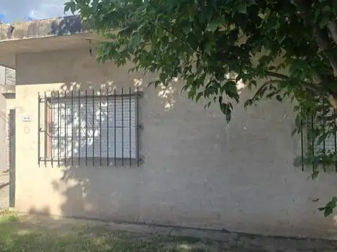 Casa 4 ambientes con 1 baño