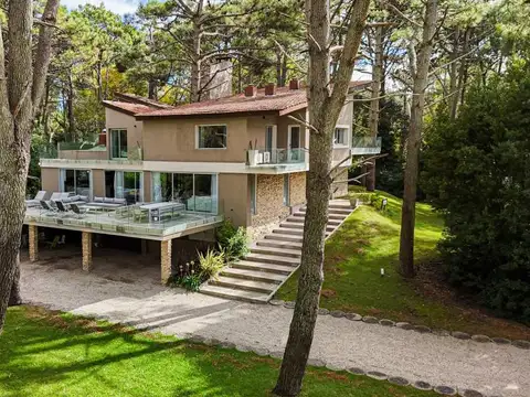 Casa 7 ambientes con 6 baños