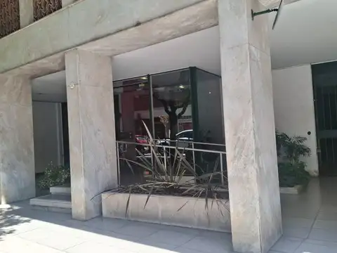 AMPLIO DEPARTAMENTO DOS AMBIENTES HERMOSO EDIFICIO