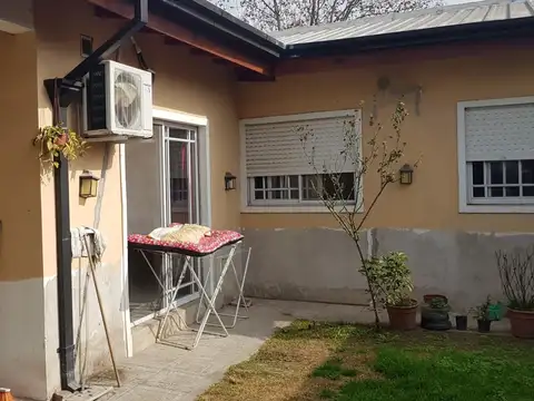 Casa 5 ambientes con 2 baños