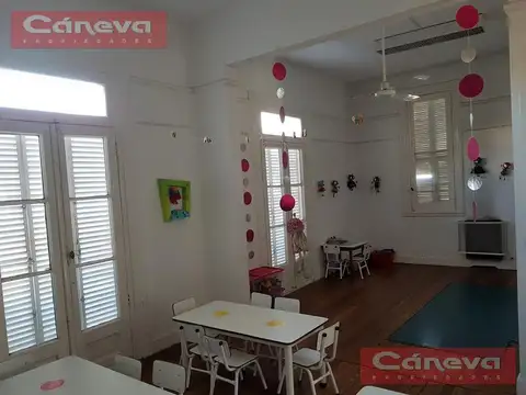 Casa 9 ambientes con 4 baños