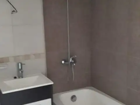 3 AMBIENTES CON COCHERA CUBIERTA