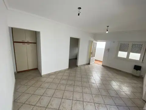 Doctor Salvador Sallarés entre Monteagudo y Alberdi 200