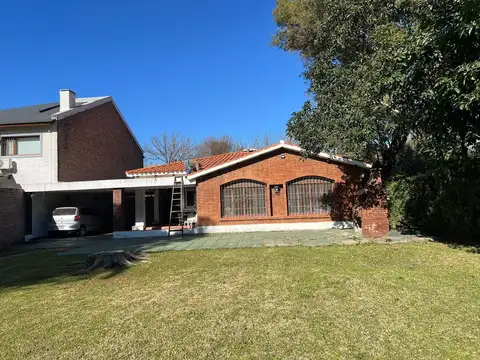 Casa 6 ambientes con 2 baños