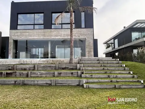 Casa 7 ambientes con 5 baños