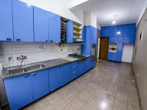 RETASADO  - AMPLIO PISO EXCLUSIVO CON BALCÓN