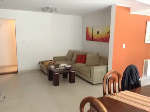 Casa 6 ambientes con 3 baños