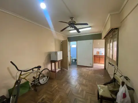 Departamento venta 1 ambiente Boedo 3er piso por escalera con balcon cubierto