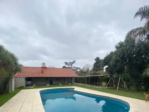 Venta De Casa De4 Ambientes Con Parque Y Pileta En San Miguel