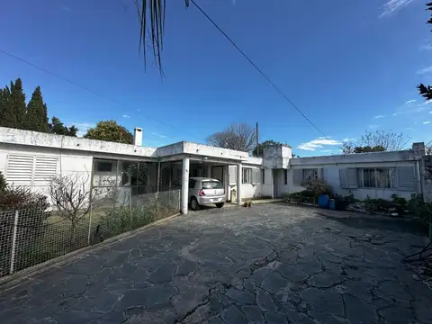 CASA EN VENTA 3 DORMITORIOS COCHERA LOS HORNOS