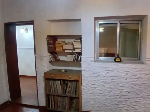 VENTA DE CASA CON DOS LOCALES CON PARQUE EN LANUS