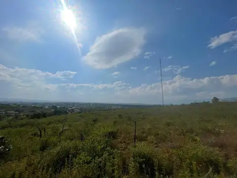 SE VENDE TERRENO DE 2565M2 EN SIQUIMAN