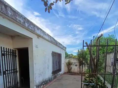 Casa a reciclar con galpón en esquina Julio A. Roca 3001