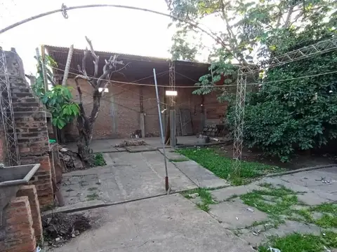 Casa a reciclar con galpón en esquina Julio A. Roca 3001