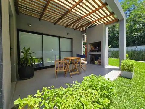 Casa 5 ambientes con 2 baños