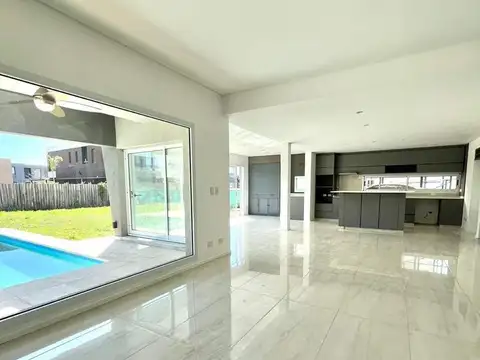 Casa 5 ambientes con 2 baños