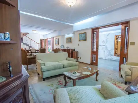Casa en Venta con 2 cocheras