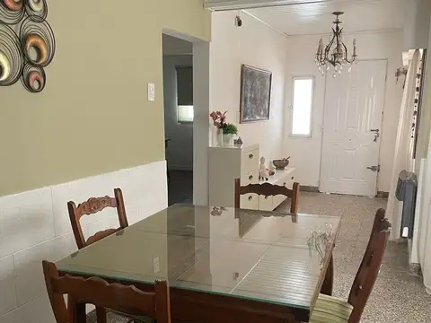 Casa 4 ambientes con 1 baño