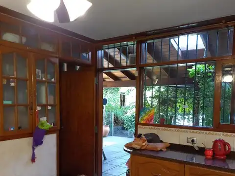 Casa 4 ambientes con 2 baños