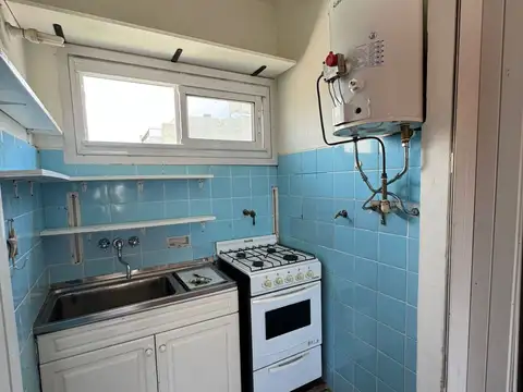 Monoambiente muy luminoso con vista abierta. Excelente ubicacion