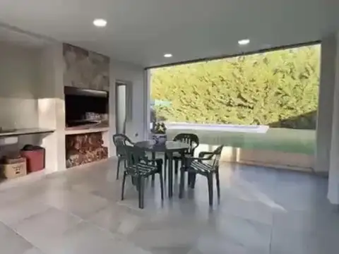 Casa 5 ambientes con 3 baños