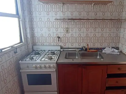 monoambiente con cocina separada y balcon