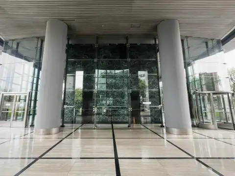 Oficina en Alquiler con 7 cocheras