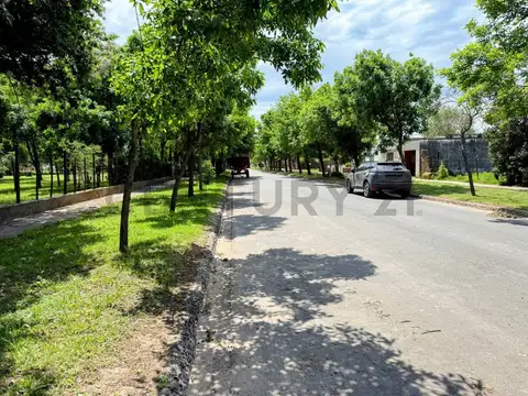 Terreno frente a la escuela principal, una ubicación que lo tiene todo