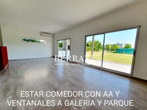 Casa en Alquiler con 3 cocheras