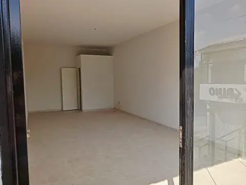Locales en Venta en centro de Pilar. 32 mts ubicación seguro buen caudal de gente