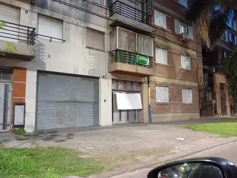 Local/Deposito a metros de Bv. Oroño y 27 de Febrero