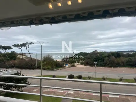 Vende apartamento de 3 dormitorios en Mansa, Punta del Este.