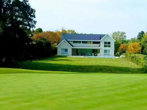 Casa en venta al gol en el country Olivos Golf