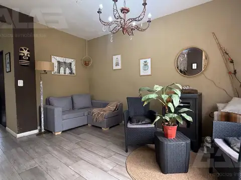 Casa 4 ambientes con 2 baños