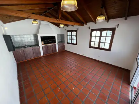 Depto Tipo Casa 4 ambientes con 2 baños
