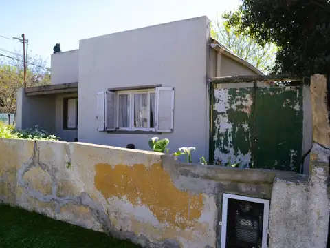 Casa 3 ambientes con 1 baño