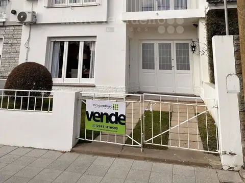 Casa 4 ambientes con 2 baños