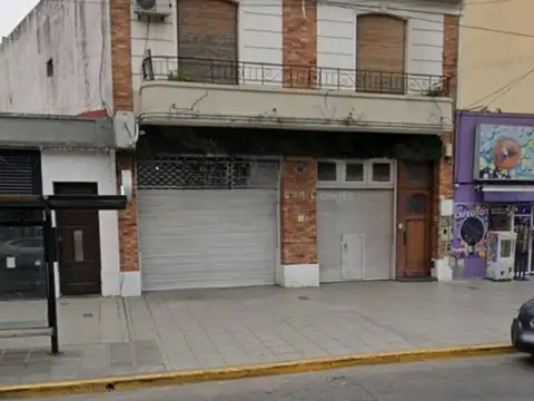 BARRIO NAON UNICO LOCAL SOBRE EMILIO CASTRO PUNTO COMERCIAL