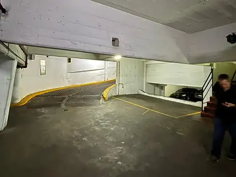 Cochera en Larrea y Cordoba