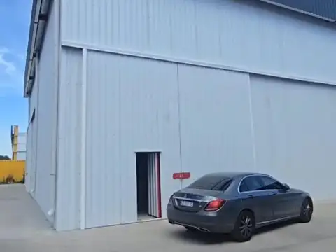 Local en Polo 52 (Parque Industrial)