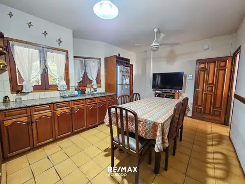 VENTA CASA 3 DORMI. COCHERA PATIO AV. SAVIO
