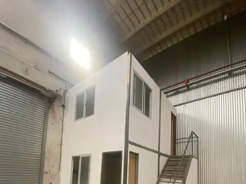 Alquiler de local comercial con deposito premium en predio cerrado