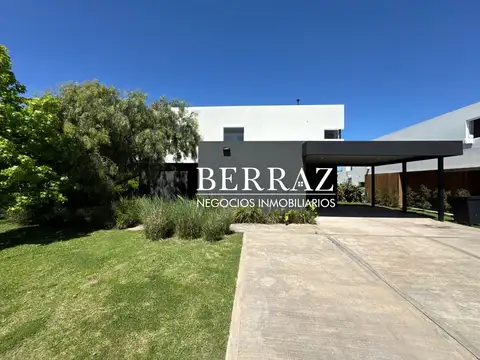 Casa Venta 4 Dormitorios Barrio Las Liebres lote de 930 m2 Pilar,