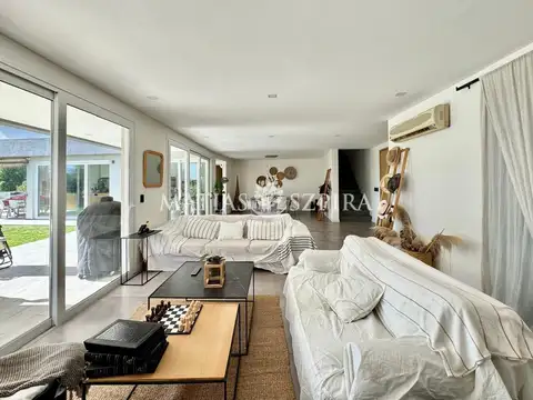 Casa 7 ambientes con 5 baños