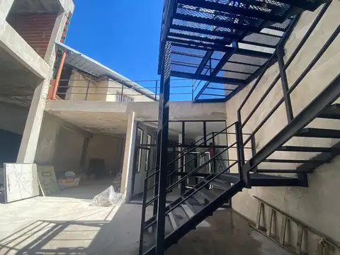 IMPORTANTE PROPIEDAD COMERCIAL APTA VARIOS FINES