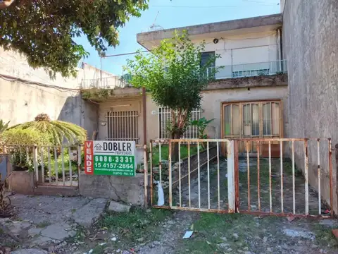 VENTA CASA Y DEPARTAMENTO EN 1° PISO SOBRE LOTE 300m2