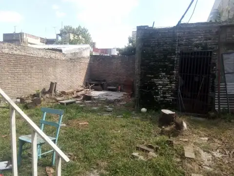 VENTA CASA Y DEPARTAMENTO EN 1° PISO SOBRE LOTE 300m2