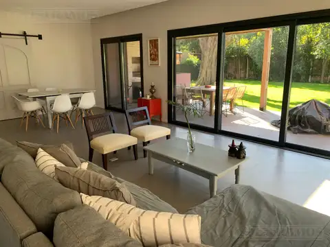 Casa 4 ambientes con 3 baños